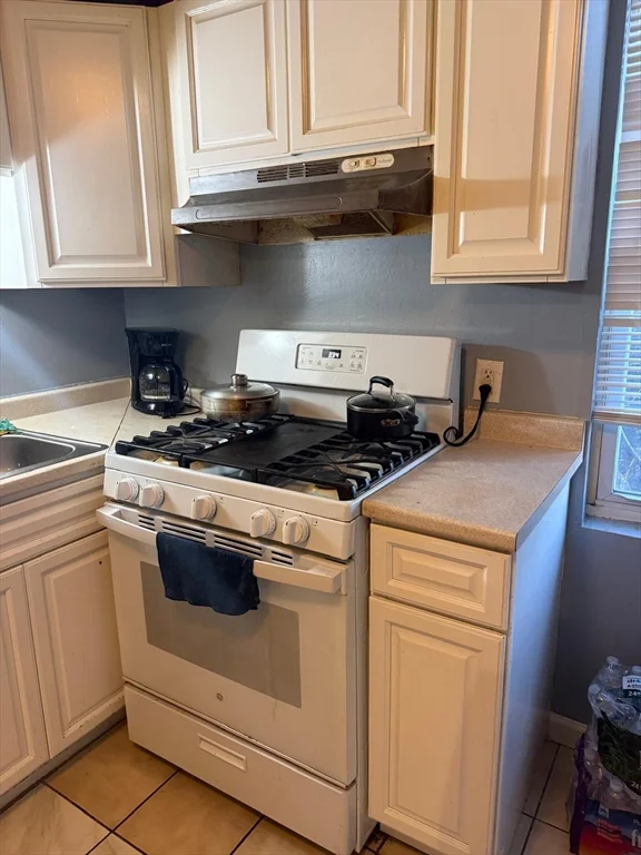 4 bed, 1 bath apartment for rent at 63 Canton St Unit 1, Stoughton — photo 2 of 22