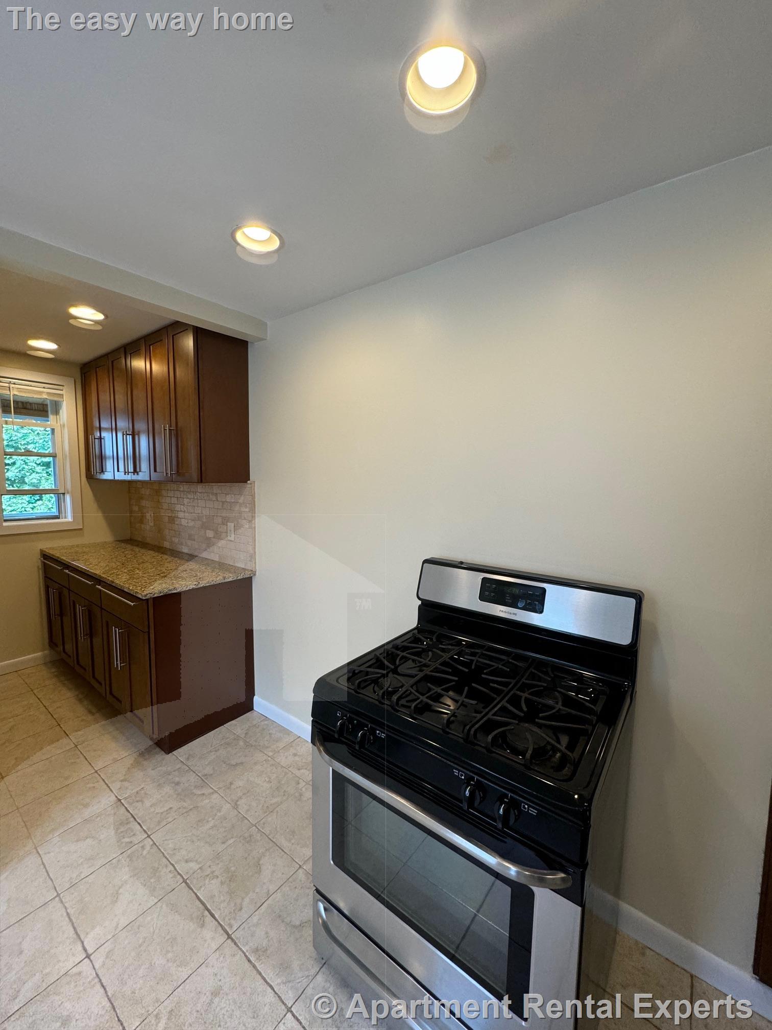 2 bed, 1 bath apartment for rent at 63 Conwell Ave Unit 3, Tufts — photo 15 of 17