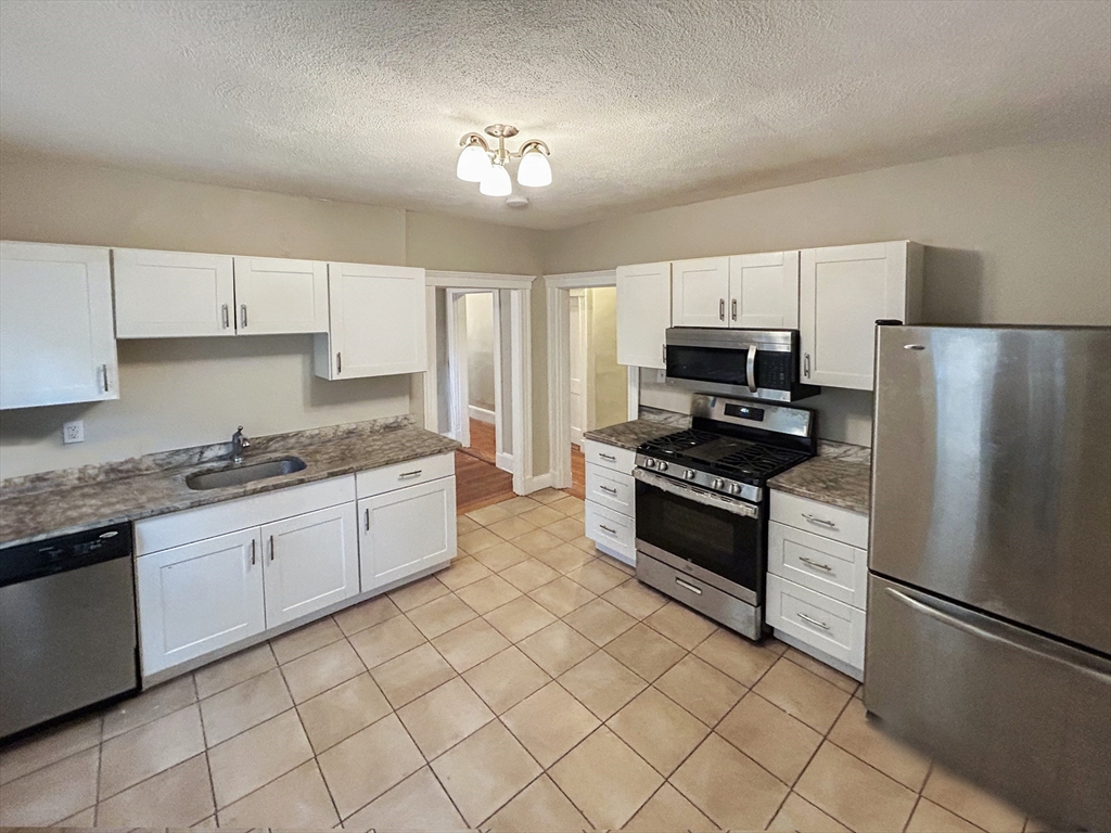 3 bed, 1 bath apartment for rent at 63 Draper St Unit 1, Dorchester — photo 4 of 19
