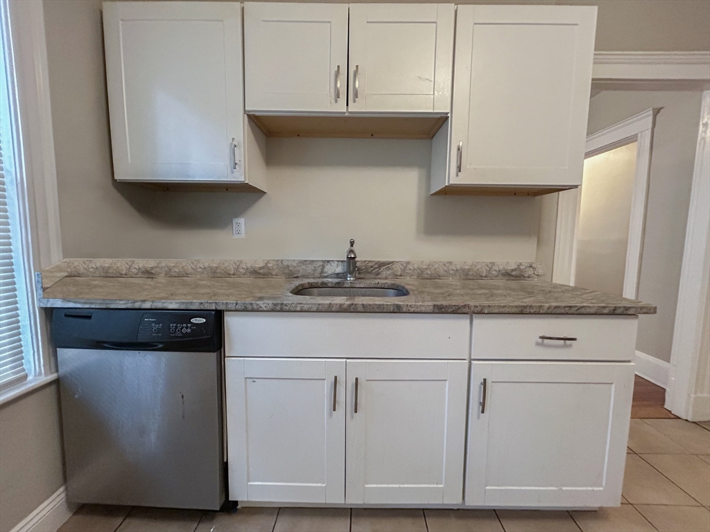 3 bed, 1 bath apartment for rent at 63 Draper St Unit 1, Dorchester — photo 6 of 19