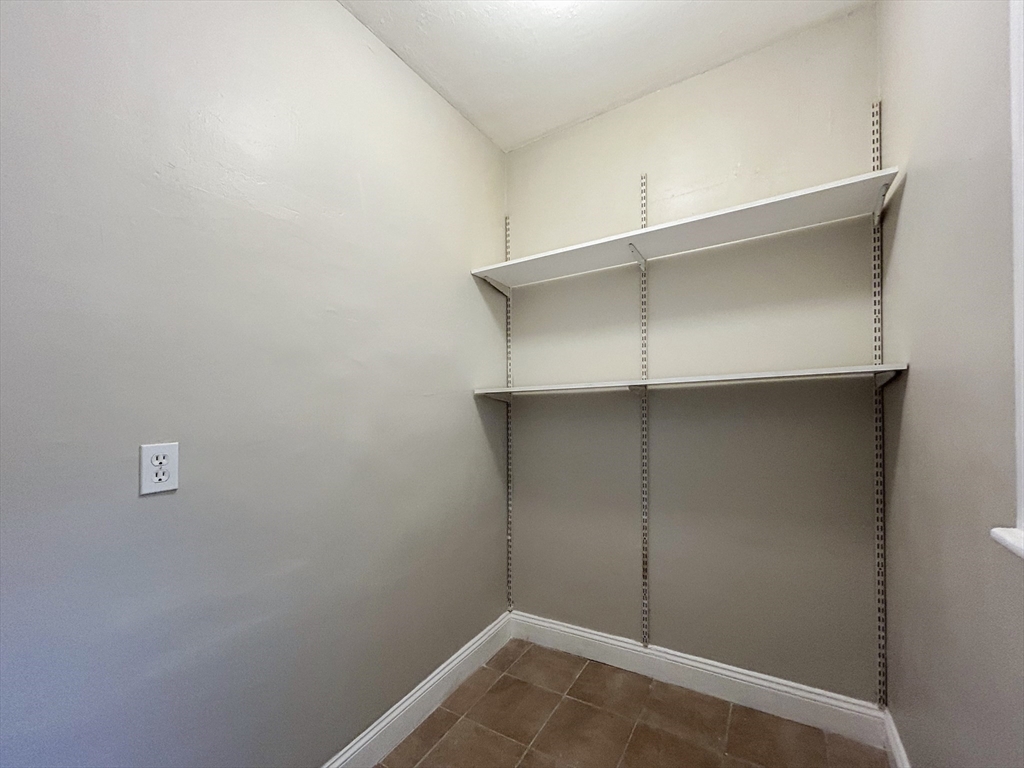 3 bed, 1 bath apartment for rent at 63 Draper St Unit 1, Dorchester — photo 7 of 19