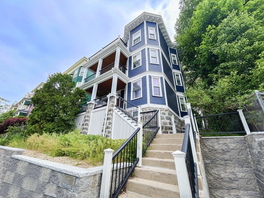 3 bed, 1 bath apartment for rent at 63 Draper St Unit 1, Dorchester — photo 2 of 19