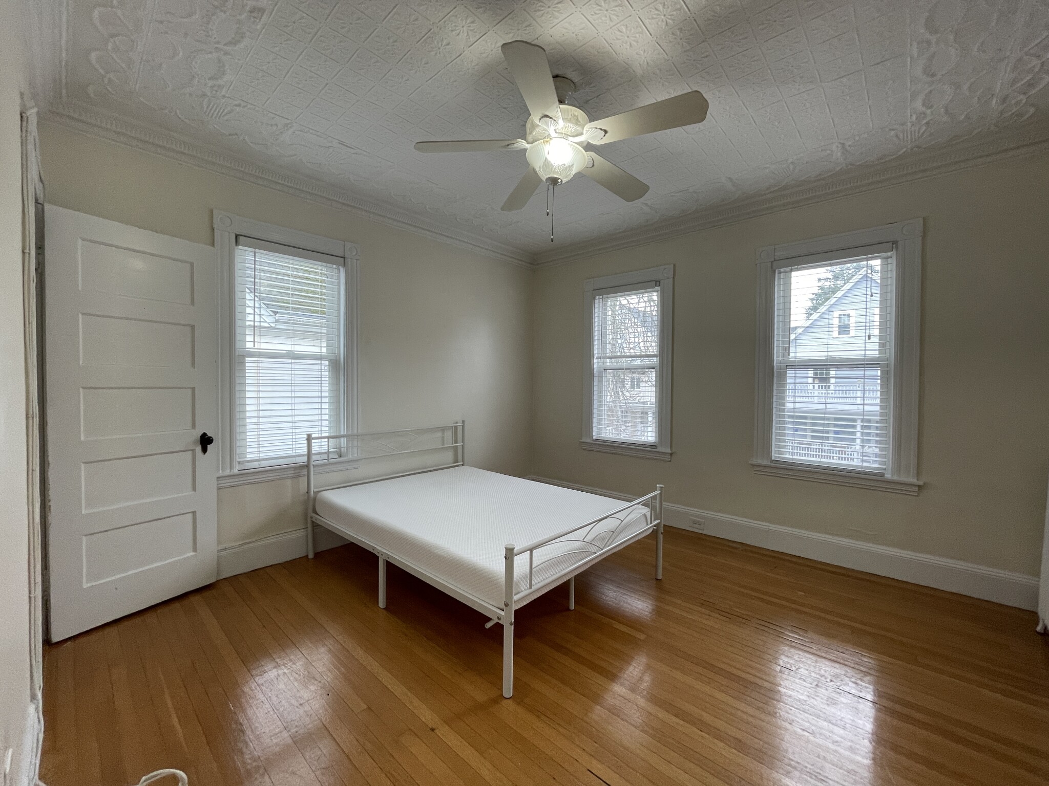 4 bed, 2 bath apartment for rent at 63 Fairbanks St Unit 2, Brighton — photo 5 of 40