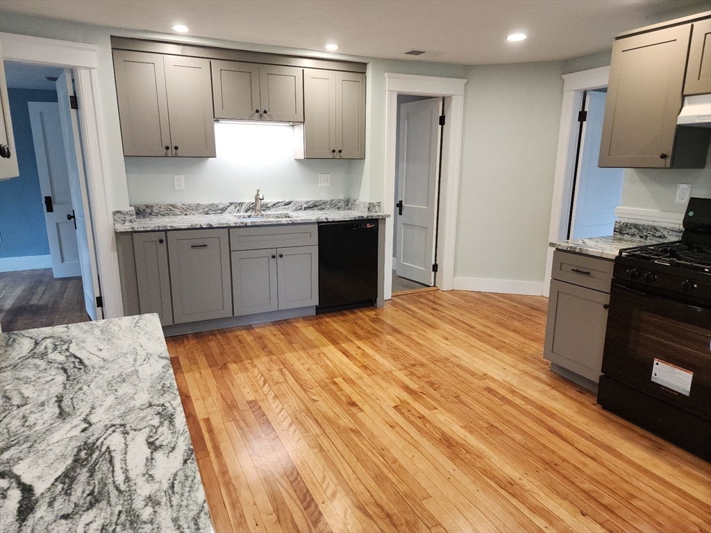 2 bed, 1 bath apartment for rent at 63 Fifth Ave Unit 2, Worcester — photo 2 of 13