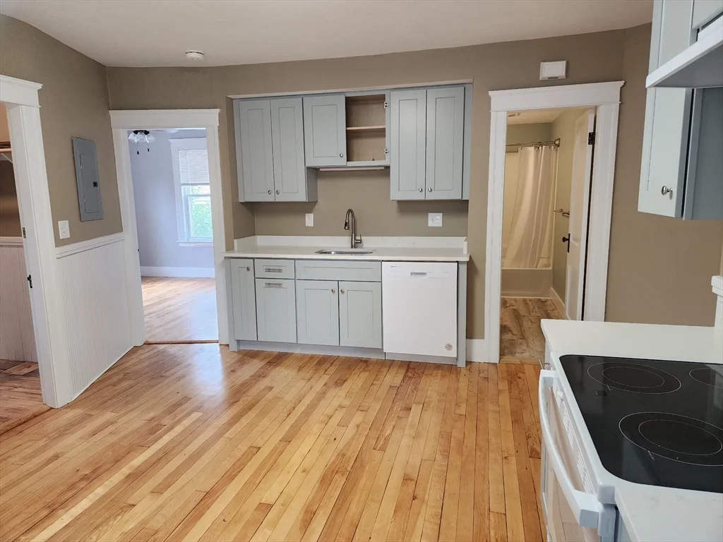 2 bed, 2 bath apartment for rent at 63 Fifth Ave Unit 3, Worcester — photo 4 of 13