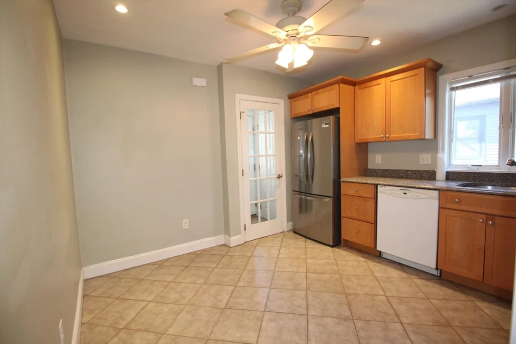 4 bed, 2 bath apartment for rent at 63 Foster St Unit 63, Arlington — photo 10 of 27