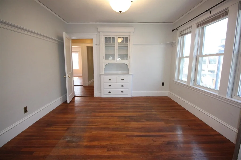 4 bed, 2 bath apartment for rent at 63 Foster St Unit 63, Arlington — photo 2 of 27