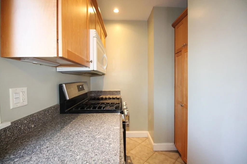 4 bed, 2 bath apartment for rent at 63 Foster St Unit 63, Arlington — photo 12 of 27
