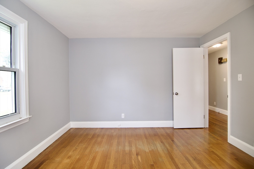 6 bed, 1 bath apartment for rent at 63 Grandview St, East Forest Park — photo 23 of 42