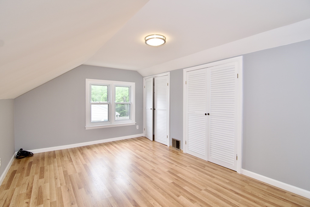 6 bed, 1 bath apartment for rent at 63 Grandview St, East Forest Park — photo 35 of 42