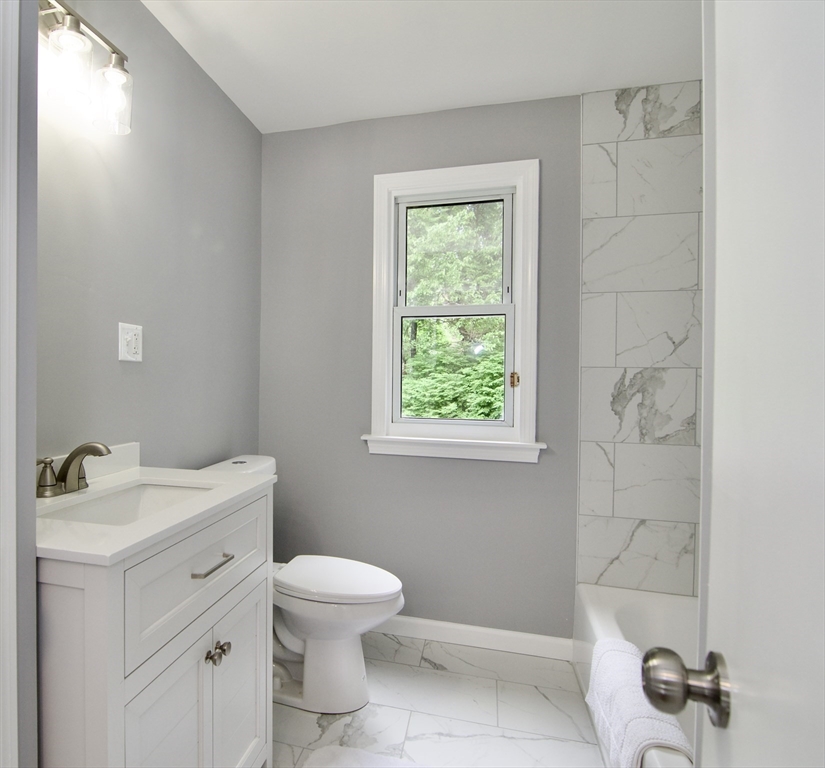 6 bed, 1 bath apartment for rent at 63 Grandview St, East Forest Park — photo 21 of 42
