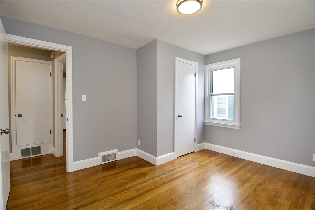 6 bed, 1 bath apartment for rent at 63 Grandview St, East Forest Park — photo 26 of 42