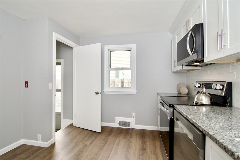 6 bed, 1 bath apartment for rent at 63 Grandview St, East Forest Park — photo 15 of 42
