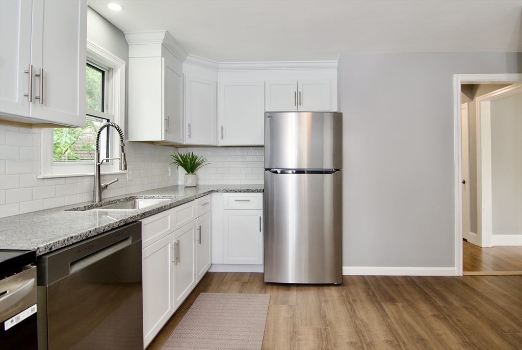 6 bed, 1 bath apartment for rent at 63 Grandview St, East Forest Park — photo 13 of 42