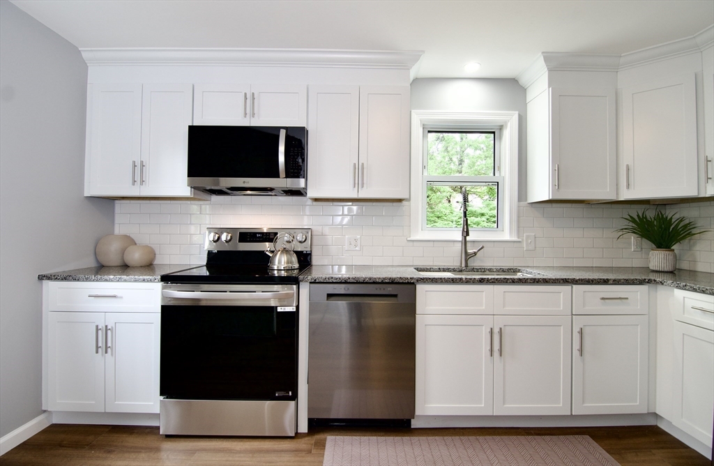 6 bed, 1 bath apartment for rent at 63 Grandview St, East Forest Park — photo 11 of 42