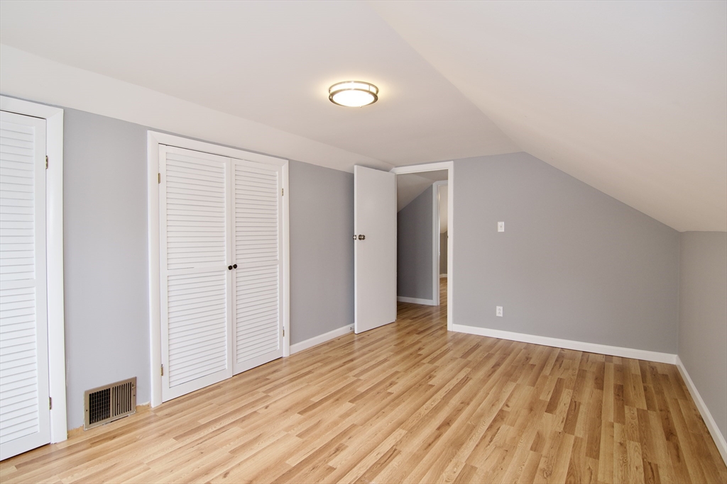 6 bed, 1 bath apartment for rent at 63 Grandview St, East Forest Park — photo 36 of 42