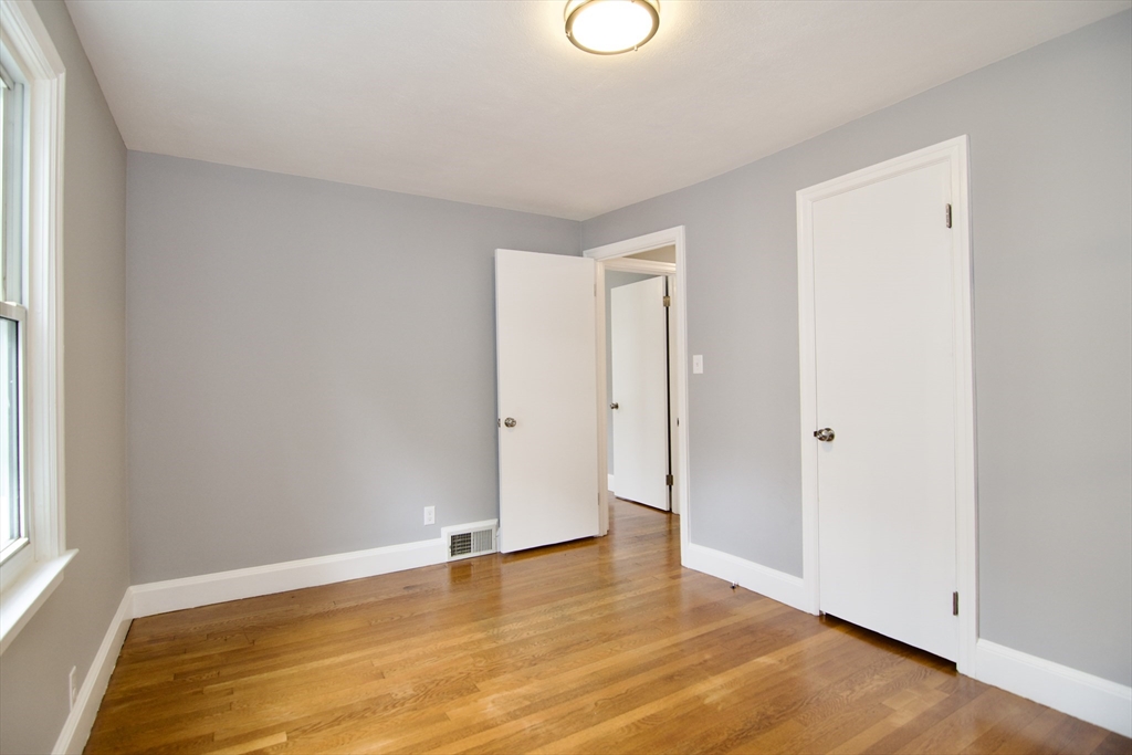6 bed, 1 bath apartment for rent at 63 Grandview St, East Forest Park — photo 18 of 42