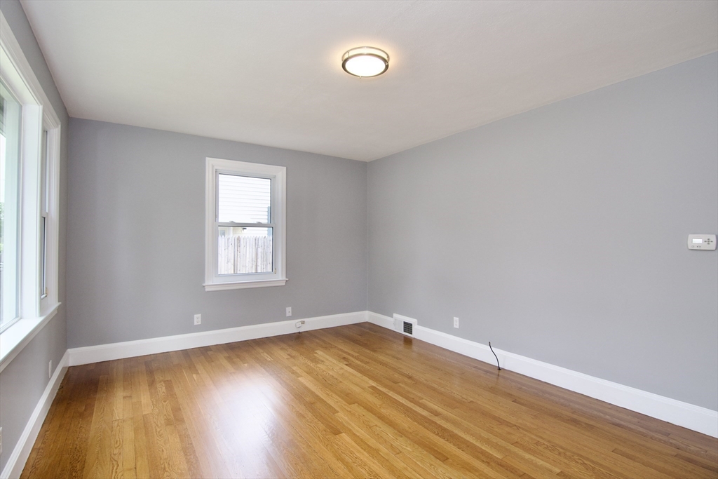 6 bed, 1 bath apartment for rent at 63 Grandview St, East Forest Park — photo 7 of 42