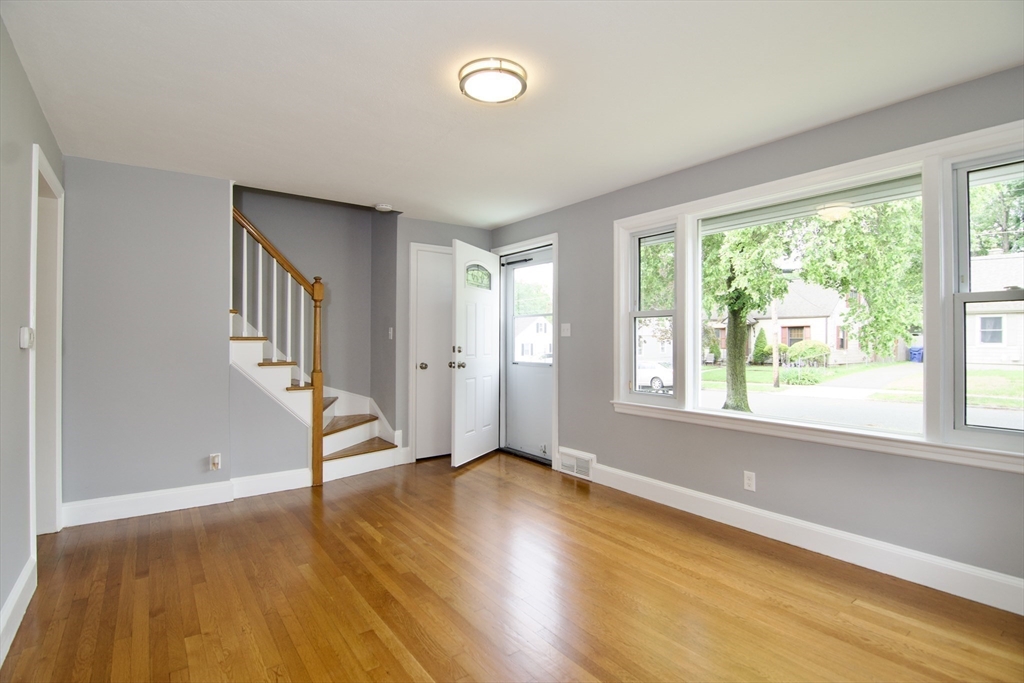 6 bed, 1 bath apartment for rent at 63 Grandview St, East Forest Park — photo 6 of 42