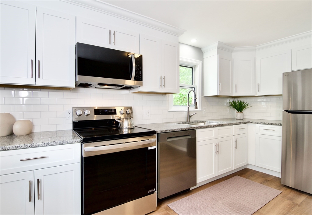 6 bed, 1 bath apartment for rent at 63 Grandview St, East Forest Park — photo 12 of 42