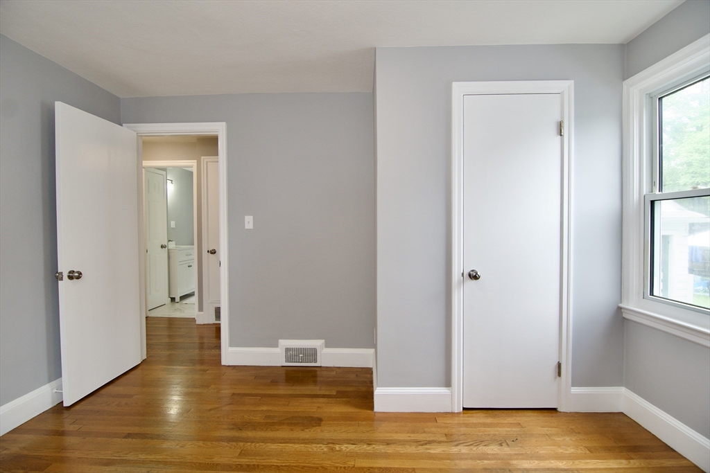 6 bed, 1 bath apartment for rent at 63 Grandview St, East Forest Park — photo 25 of 42