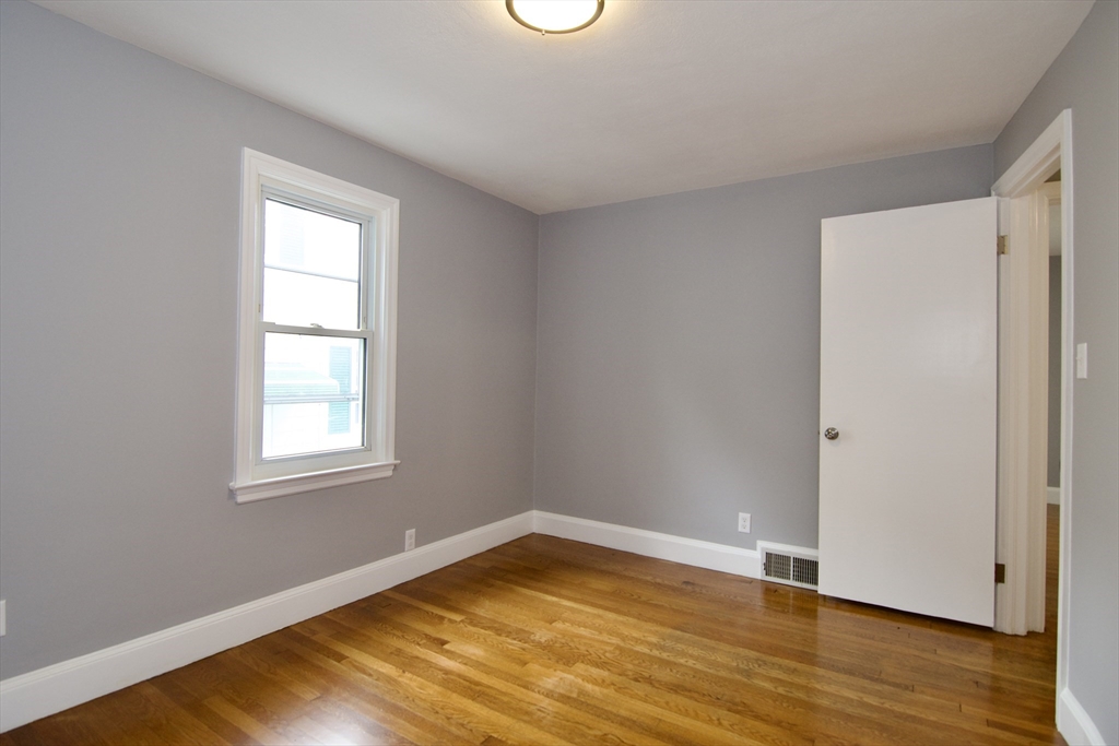 6 bed, 1 bath apartment for rent at 63 Grandview St, East Forest Park — photo 17 of 42