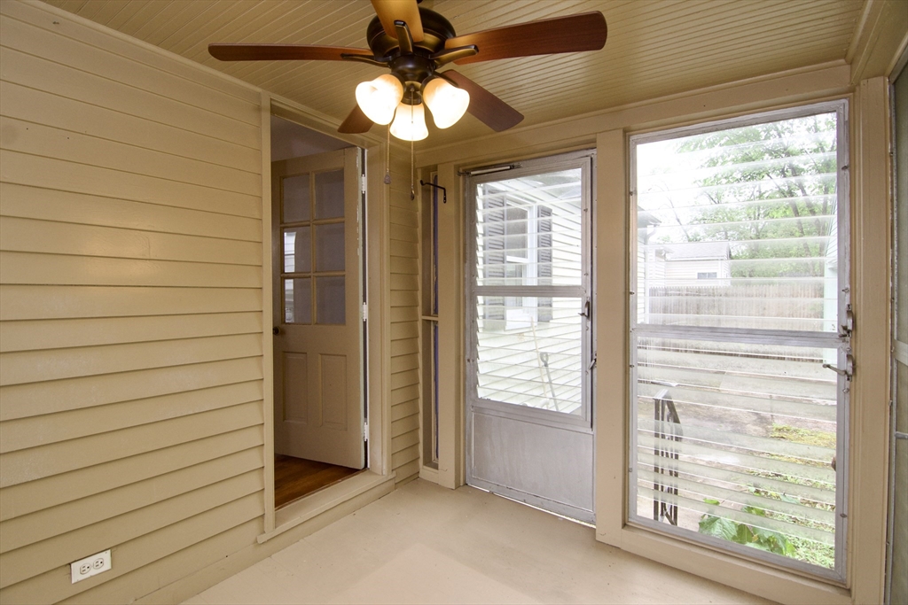 6 bed, 1 bath apartment for rent at 63 Grandview St, East Forest Park — photo 20 of 42