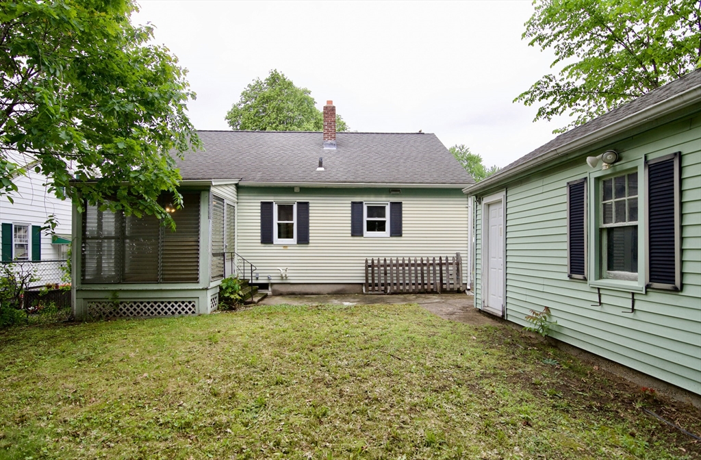 6 bed, 1 bath apartment for rent at 63 Grandview St, East Forest Park — photo 3 of 42