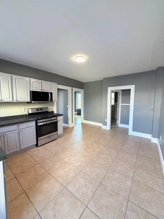 4 bed, 1 bath apartment for rent at 63 Harvard St Unit 1, Brockton — photo 2 of 13
