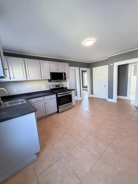 3 bed, 1 bath apartment for rent at 63 Harvard St Unit 2, Brockton — photo 2 of 11