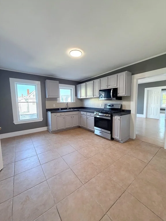 3 bed, 1 bath apartment for rent at 63 Harvard St Unit 2, Brockton — photo 1 of 11