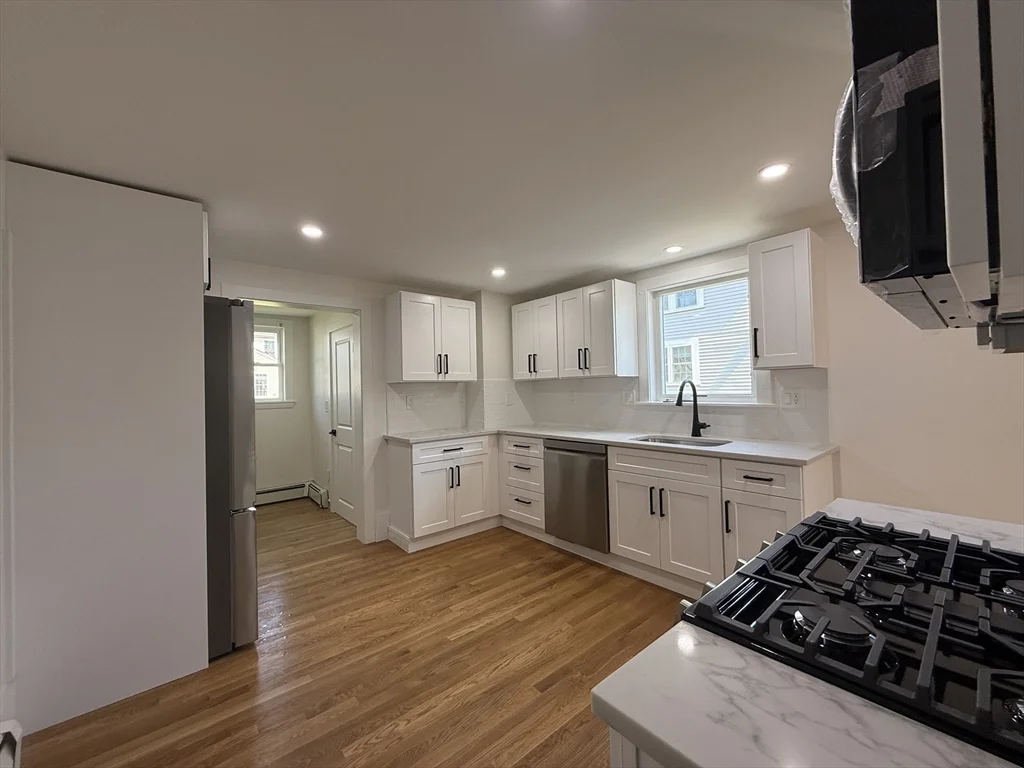 2 bed, 1 bath apartment for rent at 63 Holland St Unit 63, Winchester — photo 6 of 9