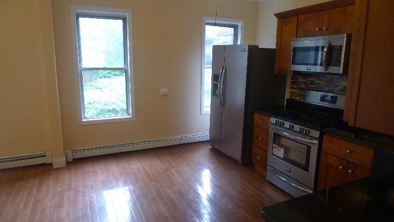 3 bed, 1 bath apartment for rent at 63 I St Unit 1, South Boston — photo 2 of 8