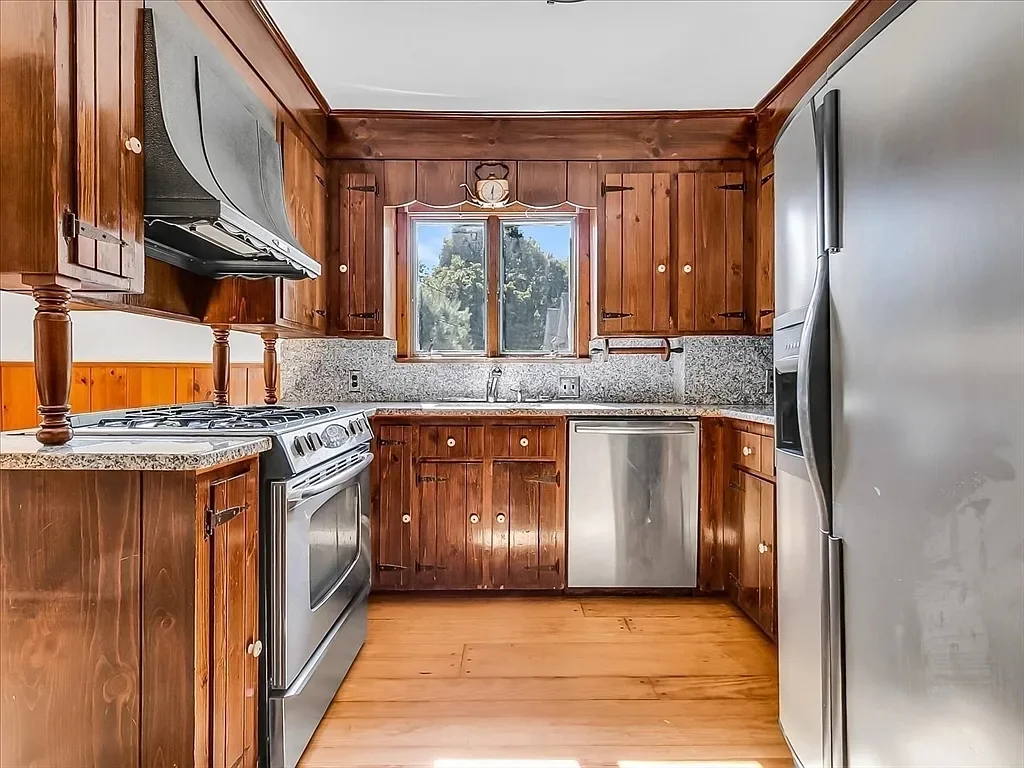 3 bed, 1.5 bath apartment for rent at 63 Johnson St Unit House, West Roxbury — photo 10 of 21
