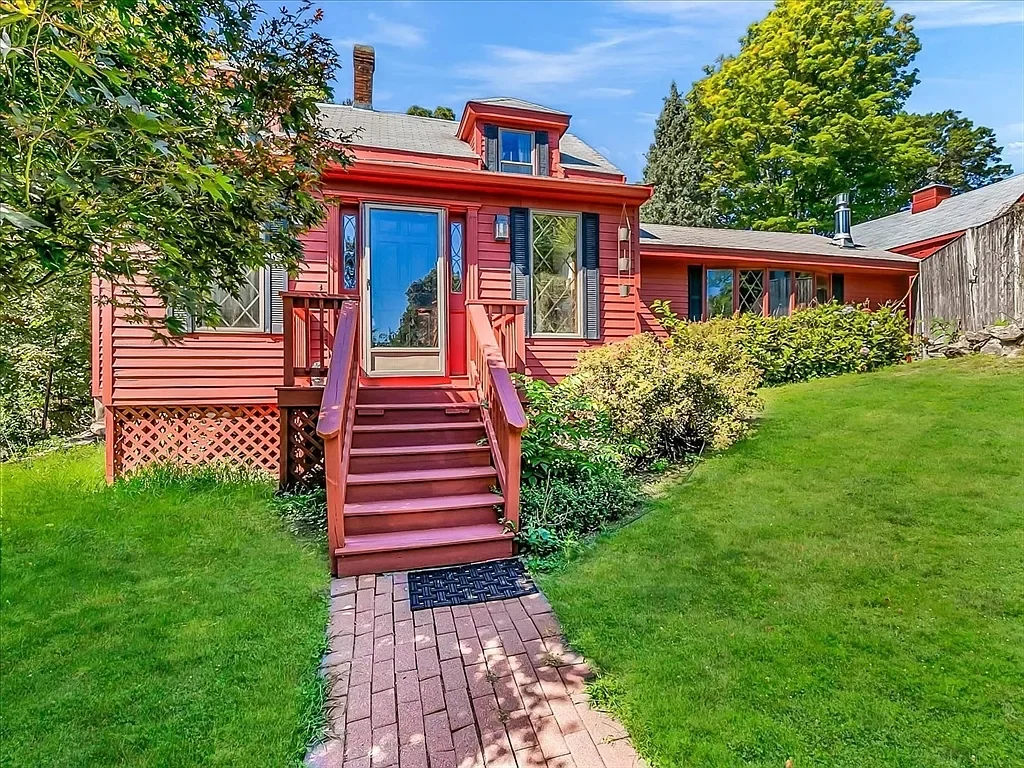3 bed, 1.5 bath apartment for rent at 63 Johnson St Unit House, West Roxbury