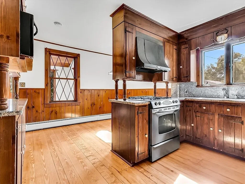 3 bed, 1.5 bath apartment for rent at 63 Johnson St Unit House, West Roxbury — photo 11 of 21