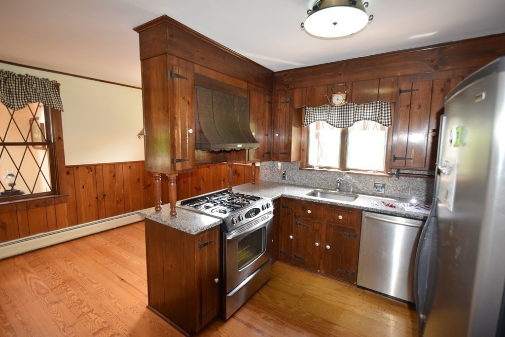 3 bed, 1 bath apartment for rent at 63 Johnson, West Roxbury — photo 3 of 15