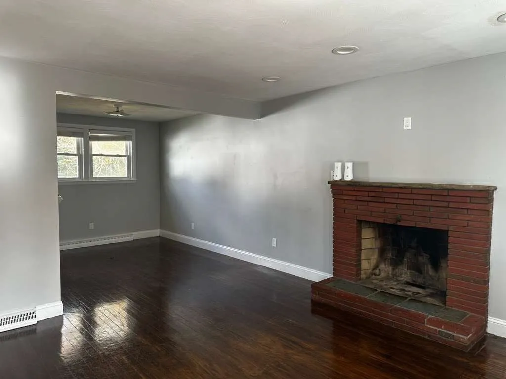 5 bed, 2 bath apartment for rent at 63 Mcgarvey Rd, Stoughton — photo 5 of 20
