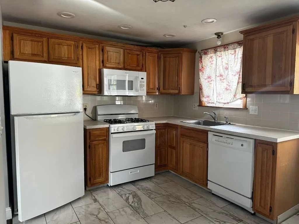 5 bed, 2 bath apartment for rent at 63 Mcgarvey Rd, Stoughton — photo 3 of 20