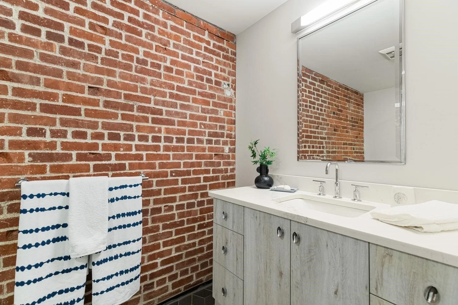 Studio bed, 1 bath apartment for rent at 63 Melcher St Unit 301, South Boston — photo 15 of 18