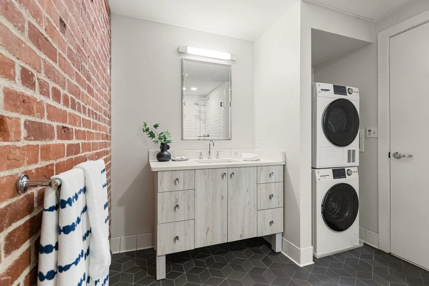 Studio bed, 1 bath apartment for rent at 63 Melcher St Unit 301, South Boston — photo 14 of 18