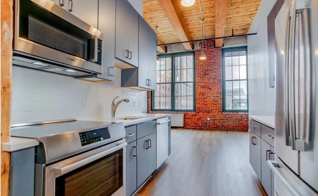 1 bed, 1 bath apartment for rent at 63 Melcher Unit 404, South Boston — photo 5 of 12