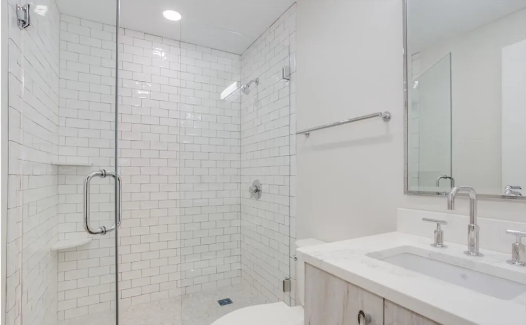 1 bed, 1 bath apartment for rent at 63 Melcher Unit 404, South Boston — photo 7 of 12