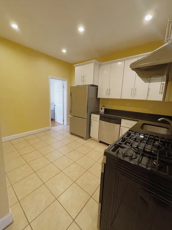 2 bed, 1 bath apartment for rent at 63 Middle St Unit 3, South Boston — photo 3 of 10