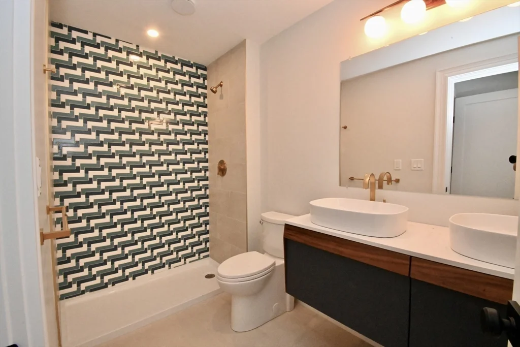 2 bed, 2 bath apartment for rent at 63 Moreland Unit 301, Roxbury — photo 5 of 10