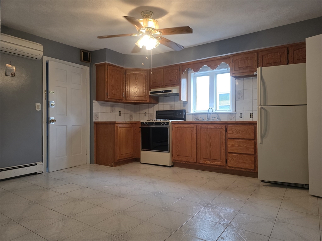 3 bed, 1 bath apartment for rent at 63 Oak St Unit 1, Taunton — photo 1 of 27