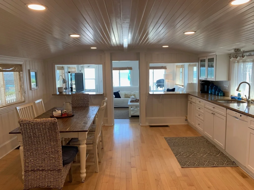 2 bed, 1 bath apartment for rent at 63 Ocean Rd North Unit 63, Duxbury — photo 4 of 10
