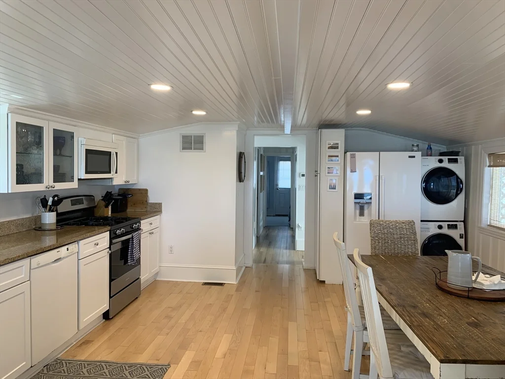 2 bed, 1 bath apartment for rent at 63 Ocean Rd North Unit 63, Duxbury — photo 5 of 10