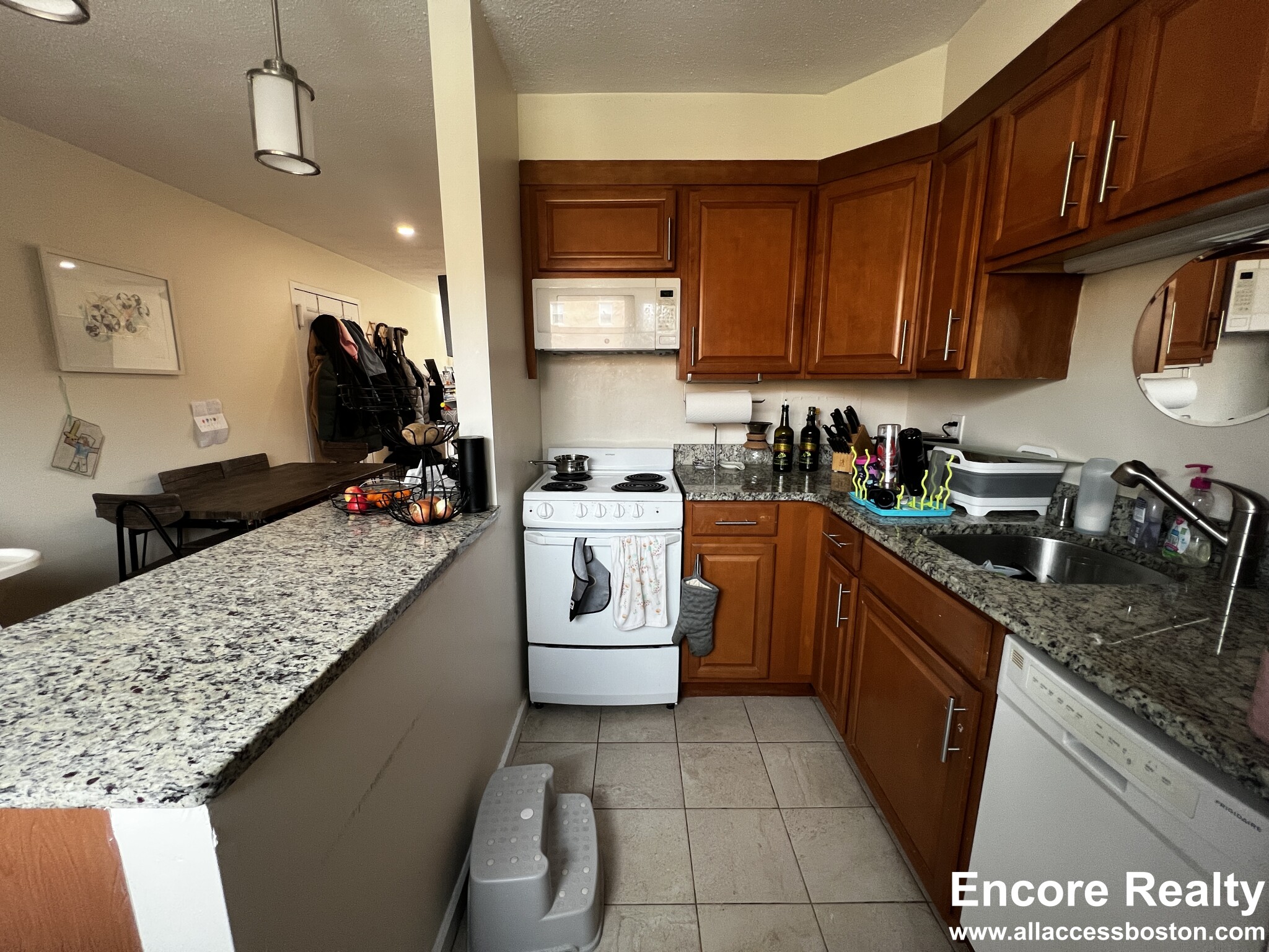 2 bed, 1 bath apartment for rent at 63 Parkman St Unit 3A, North Brookline — photo 10 of 14