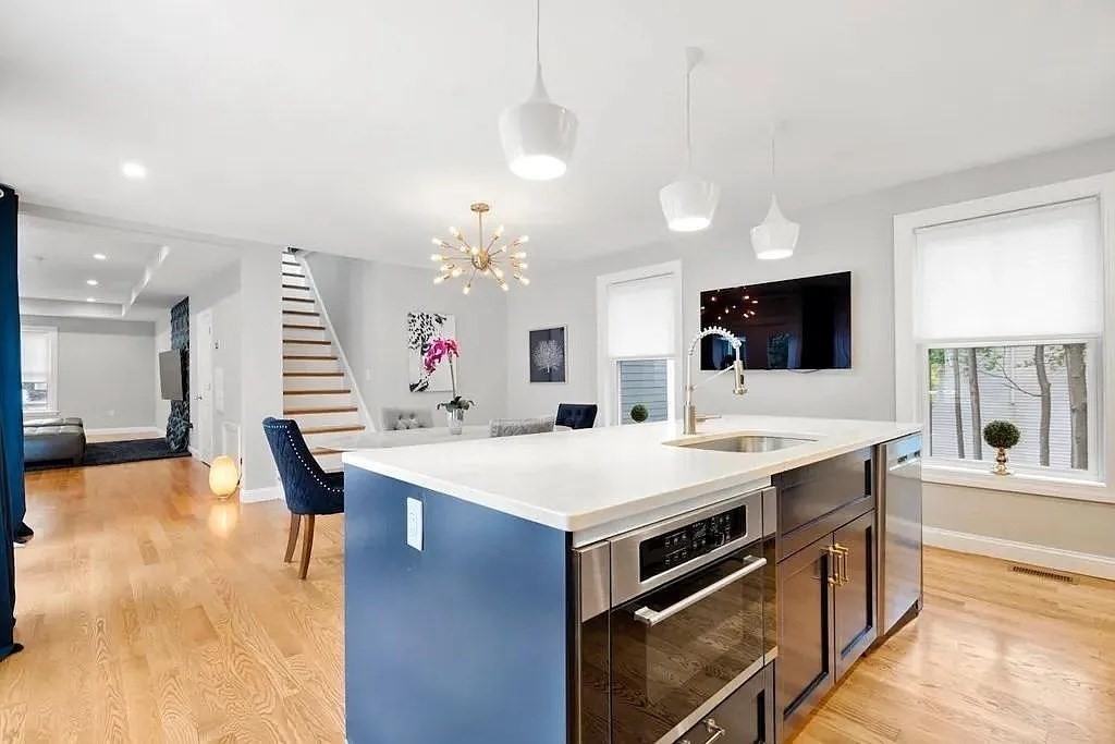 3 bed, 3 bath apartment for rent at 63 Perrin St Unit 2, Roxbury — photo 5 of 20